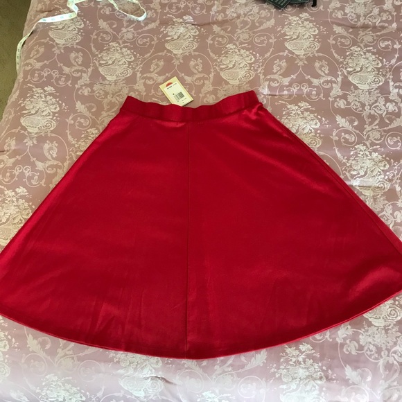 NWT Casual Couture by Green Envelope Red Skirt - Picture 2 of 6
